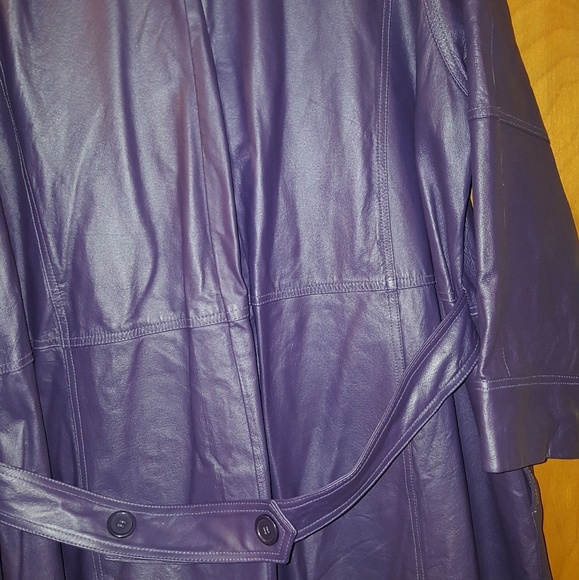 Women's Leather Coat - Picture 2 of 2